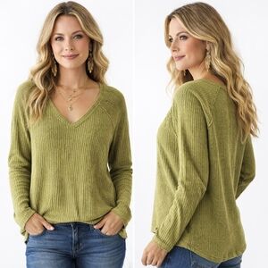 American Eagle Olive Waffle Knit V Neck Sweater Small Cozy